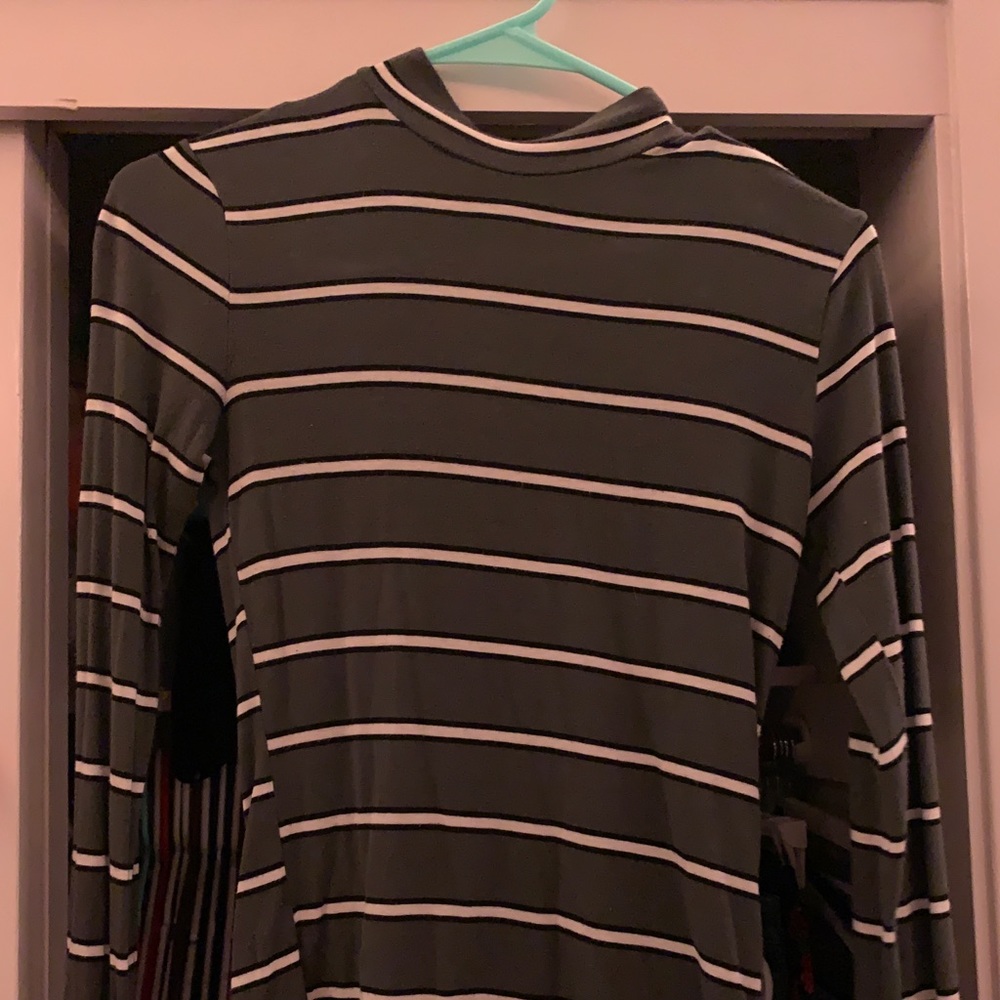 Striped long sleeve crew neck.